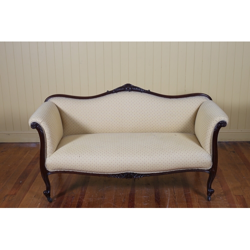 197 - A VINTAGE CONTINENTAL CARVED MAHOGANY AND UPHOLSTERED SETTEE the serpentine top rail with upholstere... 