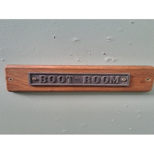 511 - A BRASS PLAQUE inscribed 'Boot Room' mounted on a hardwood plaque 10cm (h) x 30cm (w) x 3cm (d)