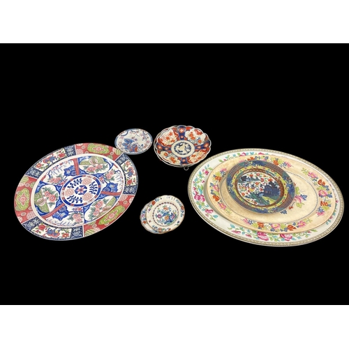 521 - A COLLECTION OF CHINA PLATES to include five oval meat platters, a pair of Imari plates, an Oriental... 