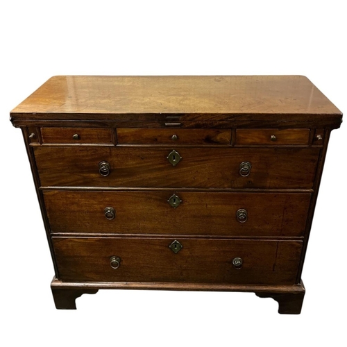 184 - A VERY FINE GEORGIAN MAHOGANY BACHELOR'S CHEST C.1800 of rectangular outline the hinged top above th... 