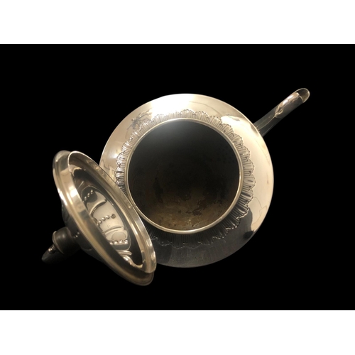 481 - AN EDWARDIAN SILVER TEAPOT stamped London 1906, 638g total (including Bakelite fittings)