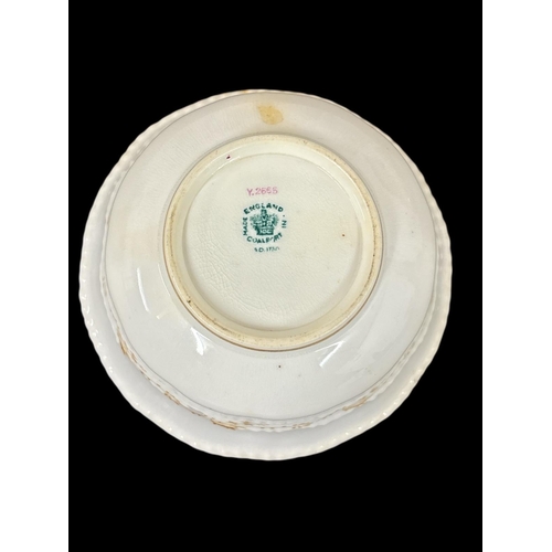 257 - A COLLECTION OF PORCELAIN, COLOURED GLASS AND OTHER DECORATIVE ITEMS to include a Sowerby's patented... 