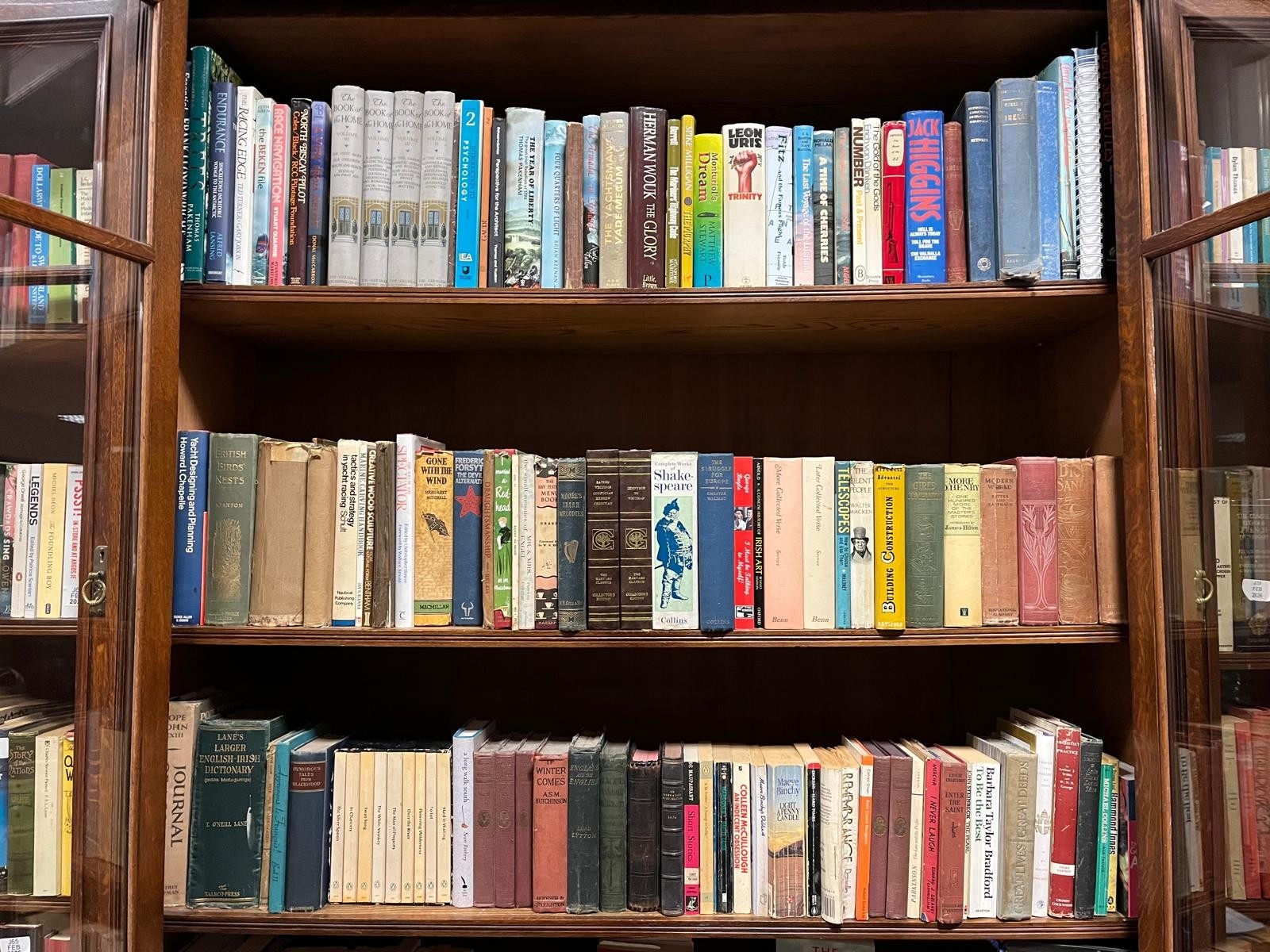 A LARGE COLLECTION OF BOOKS to include a four volume set of The Book of ...