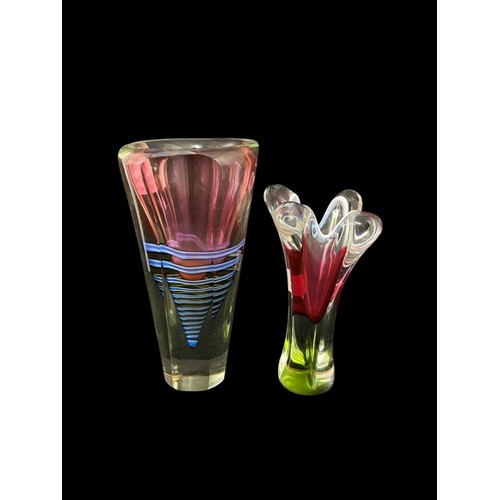 100 - A CLEAR GLASS TABLE LAMP the cylindrical shade above a baluster column 60cm (h), A HEAD AND SHOULDER... 