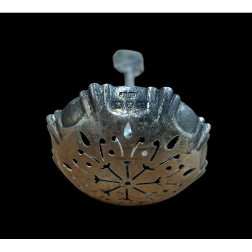 283 - A MISCELLANEOUS COLLECTION to include some small pieces of silver, a French travelling carriage cloc... 