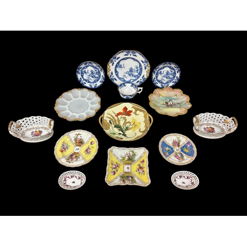475 - A COLLECTION OF FINE CONTINENTAL AND ENGLISH PORCELAIN to include a matched pair of pierced double h... 