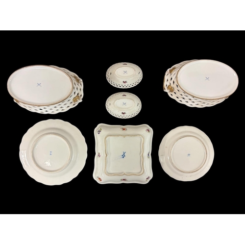475 - A COLLECTION OF FINE CONTINENTAL AND ENGLISH PORCELAIN to include a matched pair of pierced double h... 
