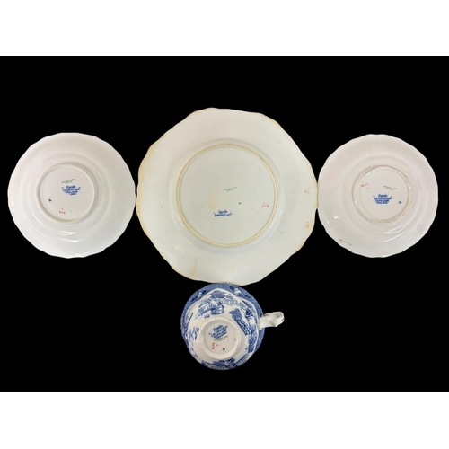475 - A COLLECTION OF FINE CONTINENTAL AND ENGLISH PORCELAIN to include a matched pair of pierced double h... 