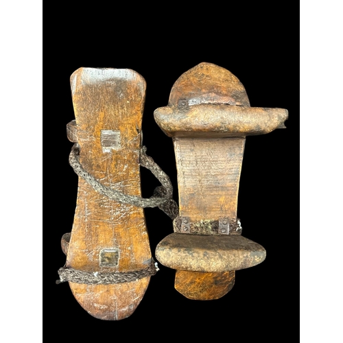 486 - A SELECTION OF CHINESE AND SOUTH EAST ASIAN ITEMS to include a brass banded wooden abacus Hong Kong ... 