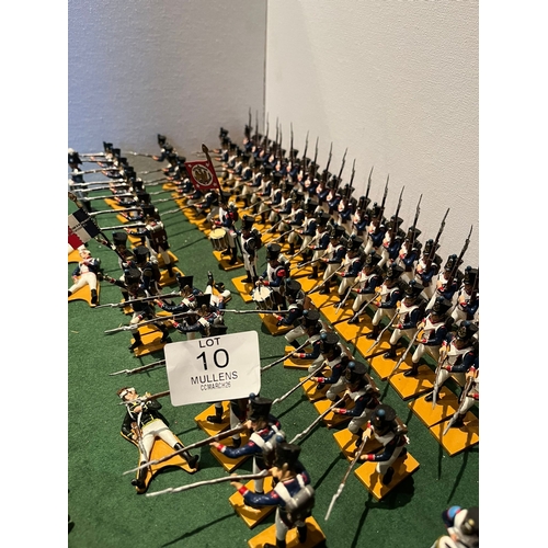 10 - MODEL SOLDIERS: Napoleonic era. Riflemen, wounded soldiers, etc.