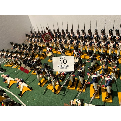 10 - MODEL SOLDIERS: Napoleonic era. Riflemen, wounded soldiers, etc.