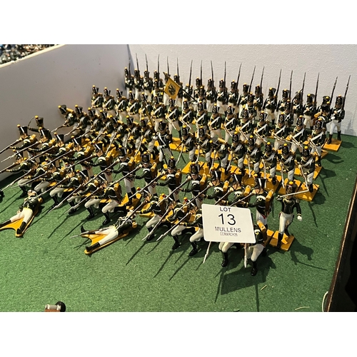 13 - MODEL SOLDIERS: Napoleonic era. Riflemen, wounded soldiers, etc.