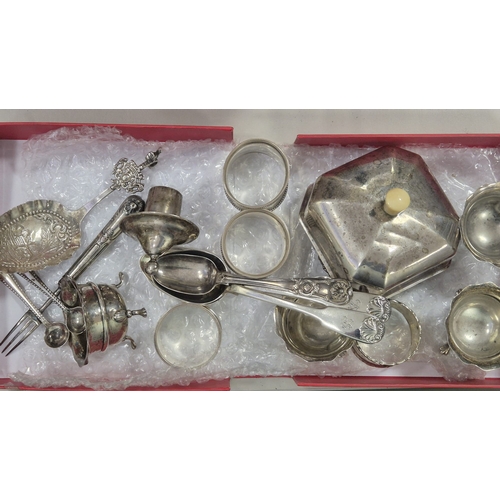 262 - A MISCELLANEOUS COLLECTION OF HALLMARKED SILVER AND WHITE METAL ITEMS Weight of hallmarked silver ap... 