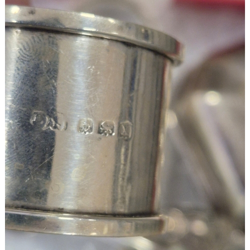 262 - A MISCELLANEOUS COLLECTION OF HALLMARKED SILVER AND WHITE METAL ITEMS Weight of hallmarked silver ap... 