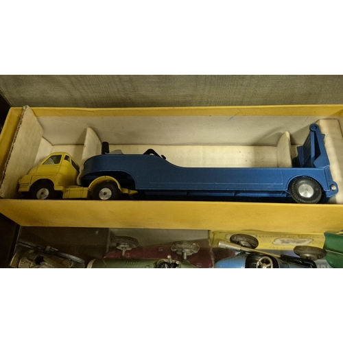 265 - CORGI TOYS: No. 1100 'Carrimore' low loader. In original box. In a yellow and blue colourway togethe... 