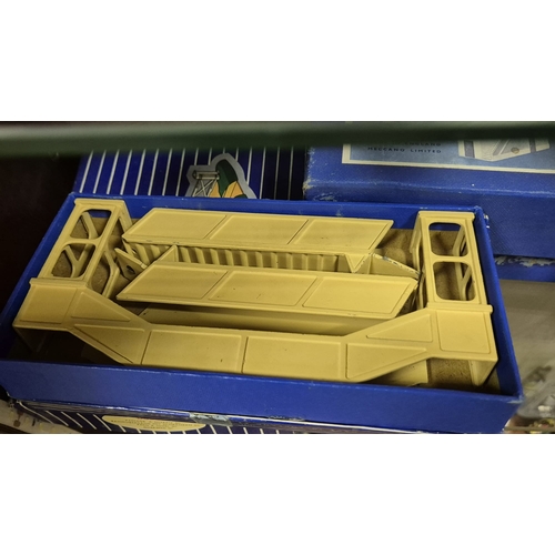 267 - A SMALL COLLECTION OF HORNBY DUBLO RAILWAY ACCESSORIES including footbridge, level crossing, signal ... 