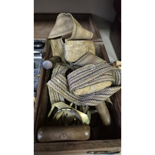 280 - AN ANTIQUE CASED FIELD SURGEONS SET to include a miscellaneous collection of antique surgeon's medic... 