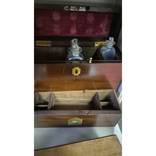 281 - A MIXED COLLECTION OF ANTIQUE MEDICAL AND APOTHECARY JARS, BOTTLES AND CASED SETS partially complete