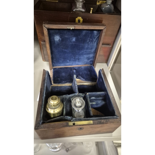 281 - A MIXED COLLECTION OF ANTIQUE MEDICAL AND APOTHECARY JARS, BOTTLES AND CASED SETS partially complete