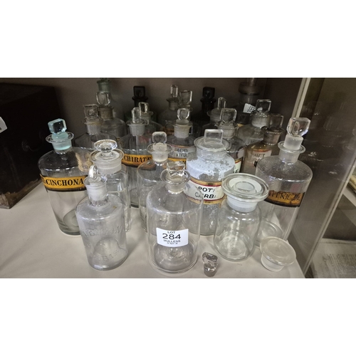 284 - A COLLECTION OF CHEMIST OR APOTHECARY GLASS JARS AND BOTTLES many bearing original labels