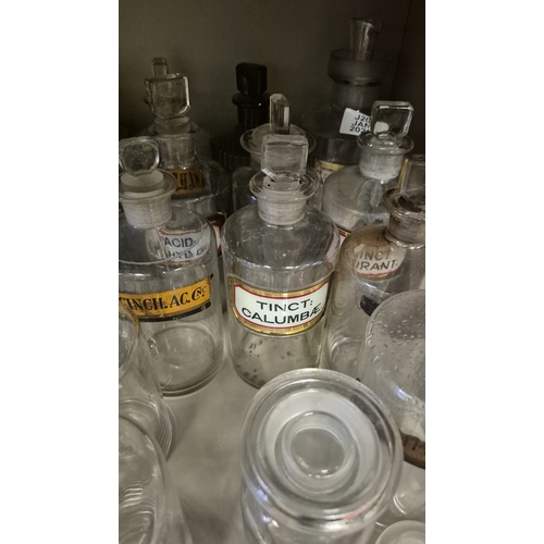 284 - A COLLECTION OF CHEMIST OR APOTHECARY GLASS JARS AND BOTTLES many bearing original labels