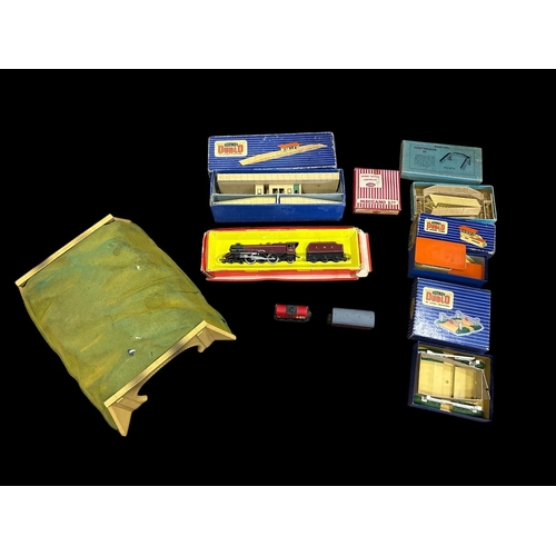 345 - A HORNBY 00 GAUGE MODEL of the Princess Elizabeth in LMS livery, in original box together with Hornb... 