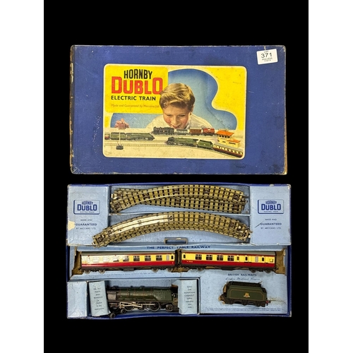 371 - A HORNBY DUBLO DUCHESS OF MONTROSE 00 GAUGE ELECTRIC RAILWAY SET