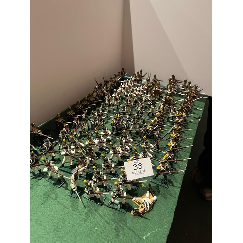 38 - MODEL SOLDIERS: Various regiments. Mainly riflemen, pikemen, etc.