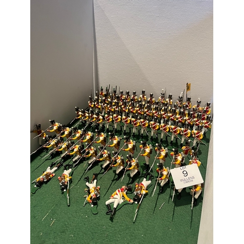 9 - MODEL SOLDIERS: Napoleonic era. Riflemen, wounded soldiers, etc. Probably Italian.