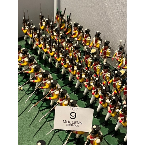 9 - MODEL SOLDIERS: Napoleonic era. Riflemen, wounded soldiers, etc. Probably Italian.