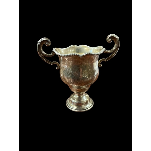 459 - AN IRISH STERLING SILVER TROPHY CUP BY ALWRIGHT & MARSHALL
Dublin 1956
Approx 130g