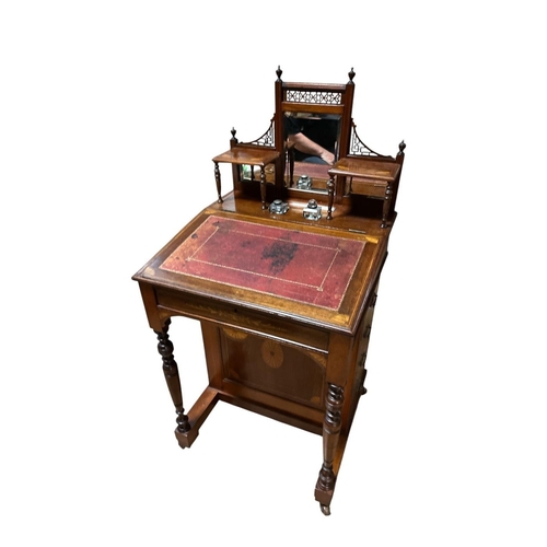 74 - AN EDWARDIAN MAHOGANY AND SATINWOOD INLAID DAVENPORT the superstructure with two open shelves centre... 