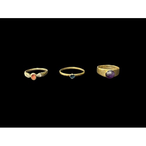 485F - A COLLECTION OF VINTAGE GOLD AND YELLOW METAL JEWELLERY AND WATCHES to include three gold rings with... 