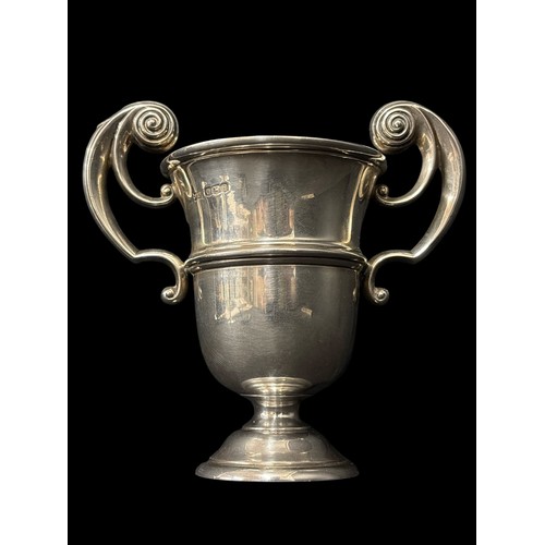 485C - A STERLING SILVER TROPHY Sheffield 1921 by Walker & Hall, 205g (6.6 troy ozs.)