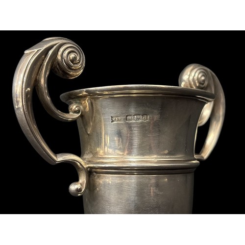 485C - A STERLING SILVER TROPHY Sheffield 1921 by Walker & Hall, 205g (6.6 troy ozs.)