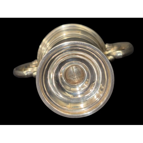 485C - A STERLING SILVER TROPHY Sheffield 1921 by Walker & Hall, 205g (6.6 troy ozs.)