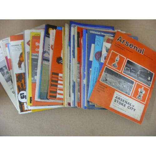 1189 - ONE PER CLUB PER SEASON, 1971/1972, a complete set of football programmes covering all Football Leag... 