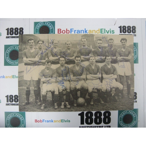 171 - BARNSLEY, 1957/1958, an autographed magazine team group picture, 13 signatures (23x14cm) - Frank Bar... 