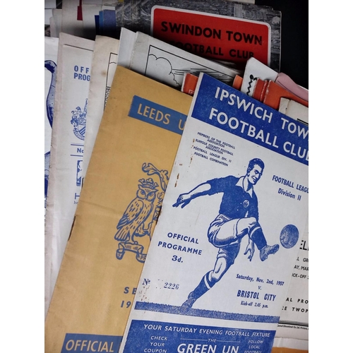 1282 - FOOTBALL PROGRAMMES, 1940-1950's Mixed Selection - Approx 170 programmes from the period stated, to ... 