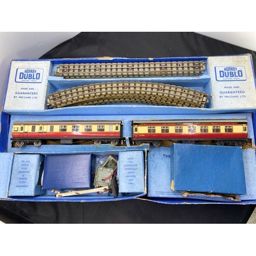 2 - Dublo 3-rail incomplete set and other items. Includes two coaches M4183 (G) (loose roof) M26133 (VG)... 