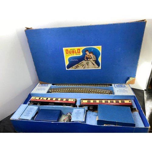 2 - Dublo 3-rail incomplete set and other items. Includes two coaches M4183 (G) (loose roof) M26133 (VG)... 