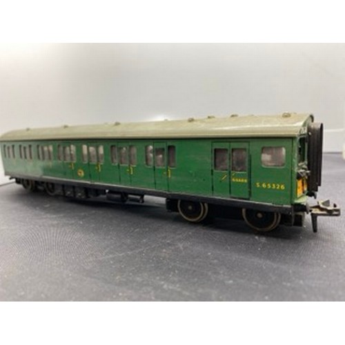 14 - A Hornby Dublo three rail No. 2250 EMU motor coach S.65326 and a trailer coach S.77511, finished in ... 