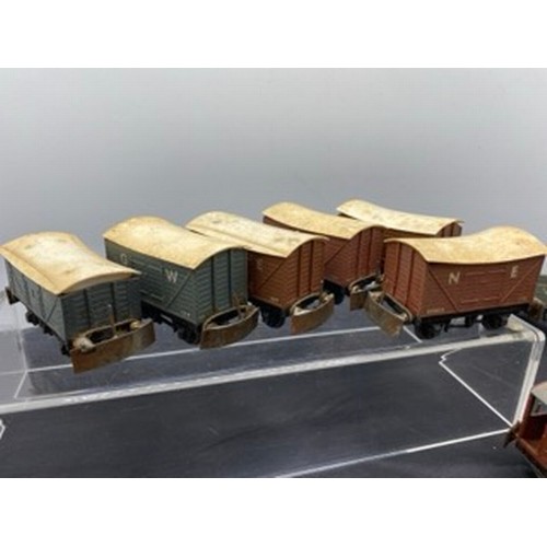 16 - A Mix of Vintage OO Model Railway, Includes 3-Rail Dublo Class 20 D8000 Bo-Bo Diesel plus... Three D... 