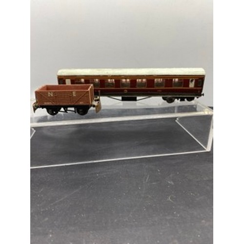 16 - A Mix of Vintage OO Model Railway, Includes 3-Rail Dublo Class 20 D8000 Bo-Bo Diesel plus... Three D... 