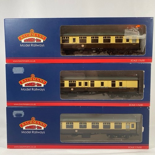 22 - Bachmann coaches - 39-054B BR MK1 SO second open Chocolate & Cream; 39-079B BR MK1 BSK Coach Brake s... 