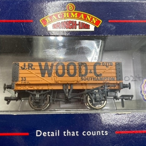 115 - Two Private owner wagons Bachmann 37-053 5 Plank wagon 'J.R.Wood' and Bachmann 37-026 5 Plank wagon ... 