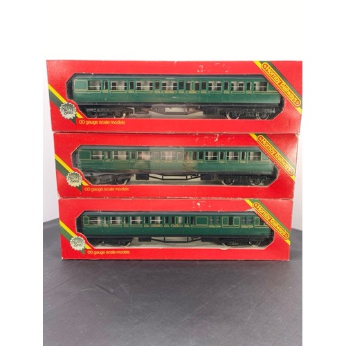 27 - Hornby R431 Southern Railway Green Coach Composite (2) R432 Southern Railway Coach Brake Guard/Lugga... 