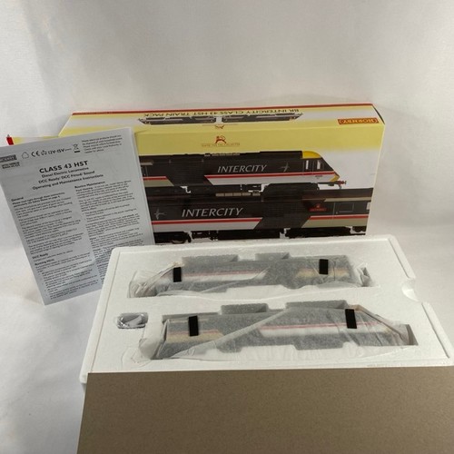 52 - Hornby OO gauge train pack, BR Intercity Class 43 HST, 'City of Edinburgh', power car no. 43065 and ... 