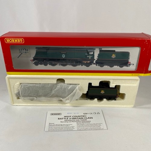 85 - Hornby OO gauge Super Detail R2221 Battle of Britain Class British Railways Locomotive 'Tangmere' 34... 