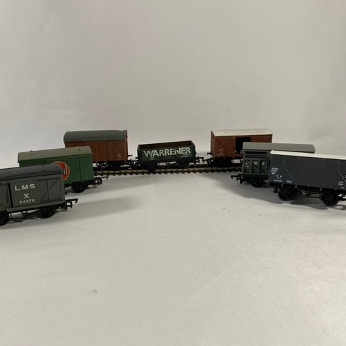 126 - Over 25 OO gauge items of rolling stock to include wagons, coaches, vans and track cleaners (3) and ... 